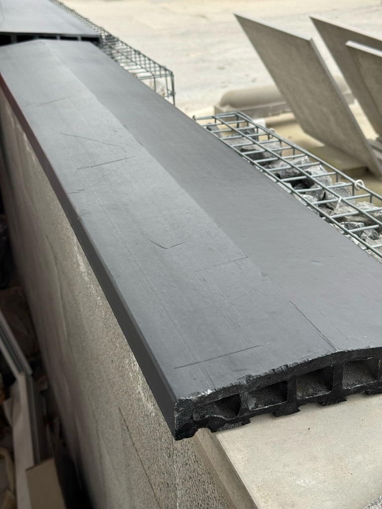 Eternit muurdeksel 26 cm 1,50m - 2 KANT AFW.