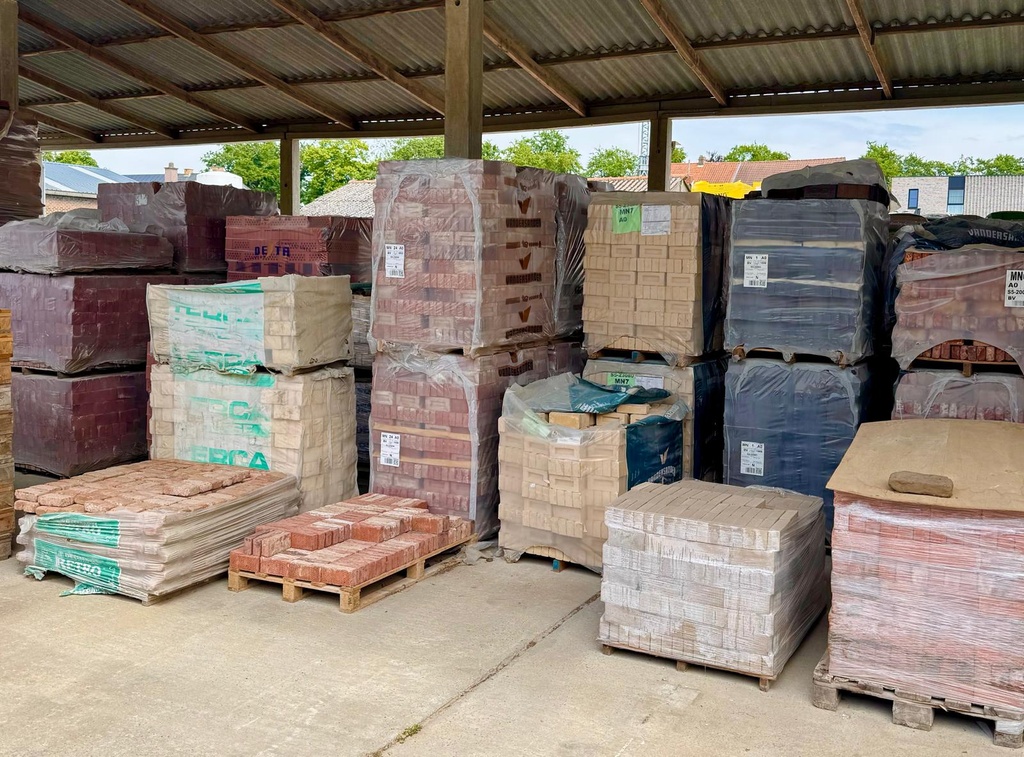 Gevelsteen restpartijen