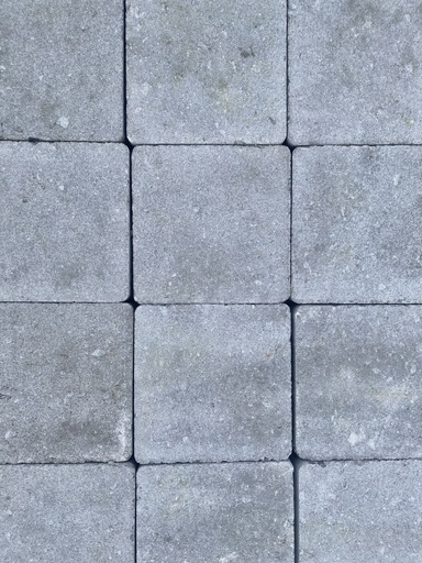 [4017B] Damme 15/15/6 cm ongetrommeld (rechte kanten) grijs  of zwart - af/palet 12,96 m²